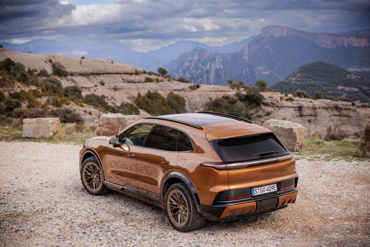 Porsche Cayenne Electric instapper basisversie test review info autofans