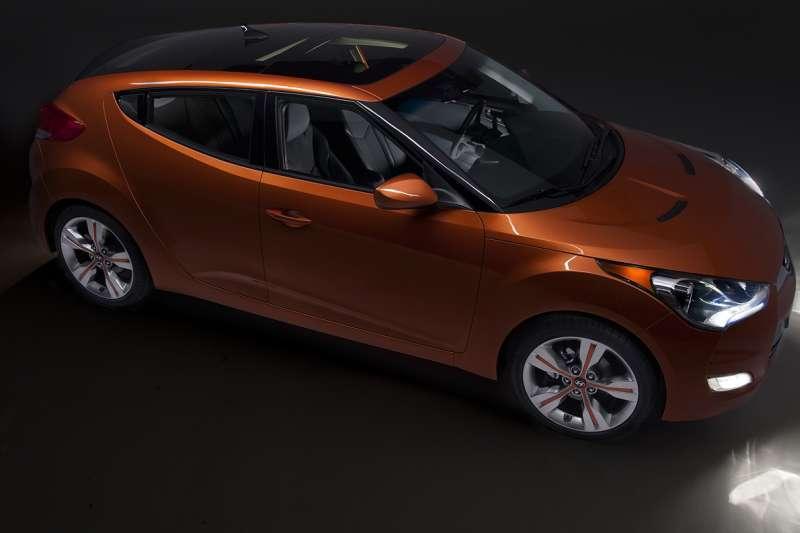 2011-Hyundai-Veloster-4