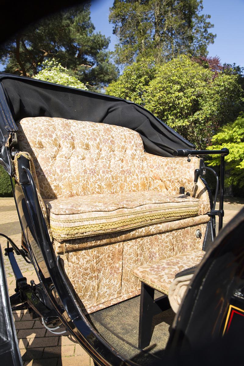 Pope Waverley Victoria Phaeton uit 1906 en een Victor High Wheel Electric Runabout uit 1907