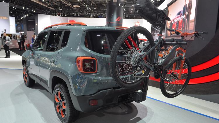 01-urban-mopar-jeep-renegade-detroit-1