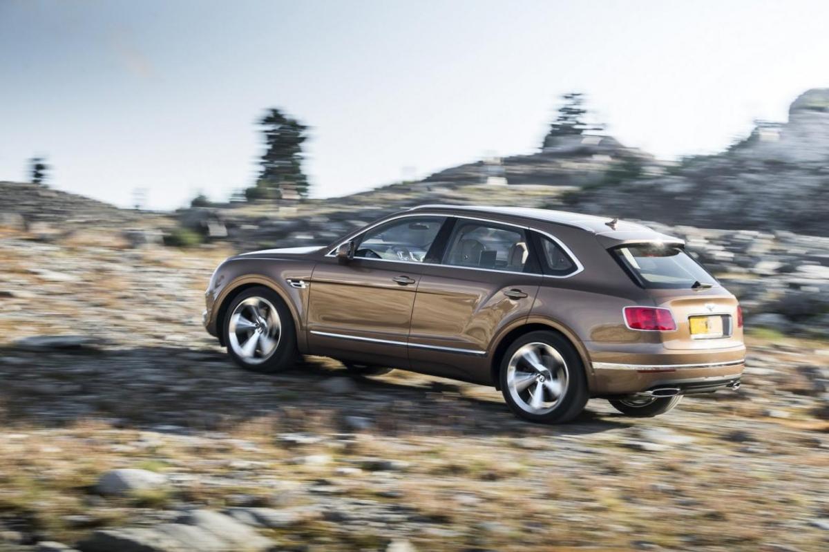 bentley-bentayga-2015