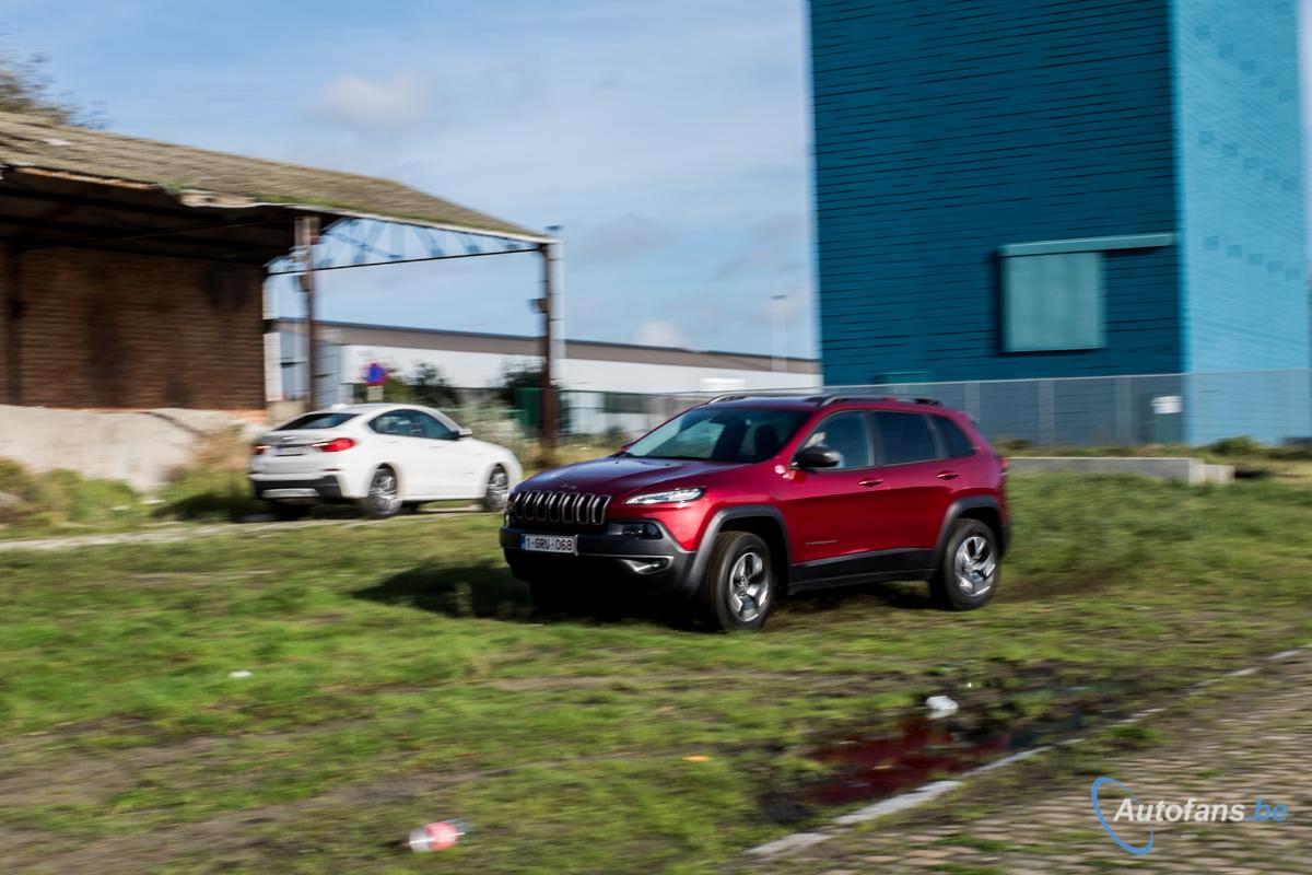  rijtest-bmw-x4-35i-vs-jeep-cherokee-trailhawk-3.2-v6