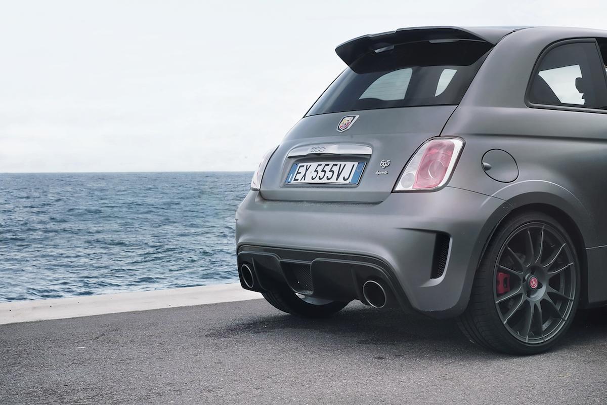 abarth-biposto-rijtest-2015