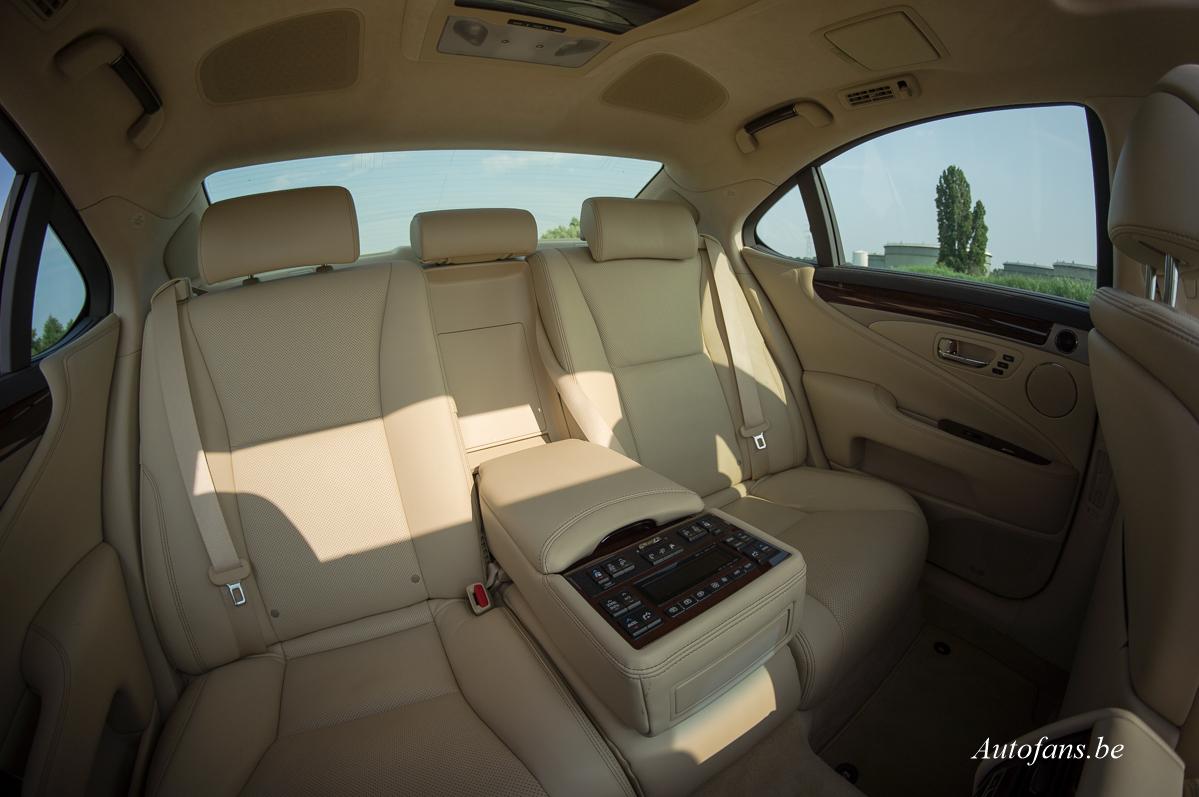 lexus-ls600h-2013-interieur