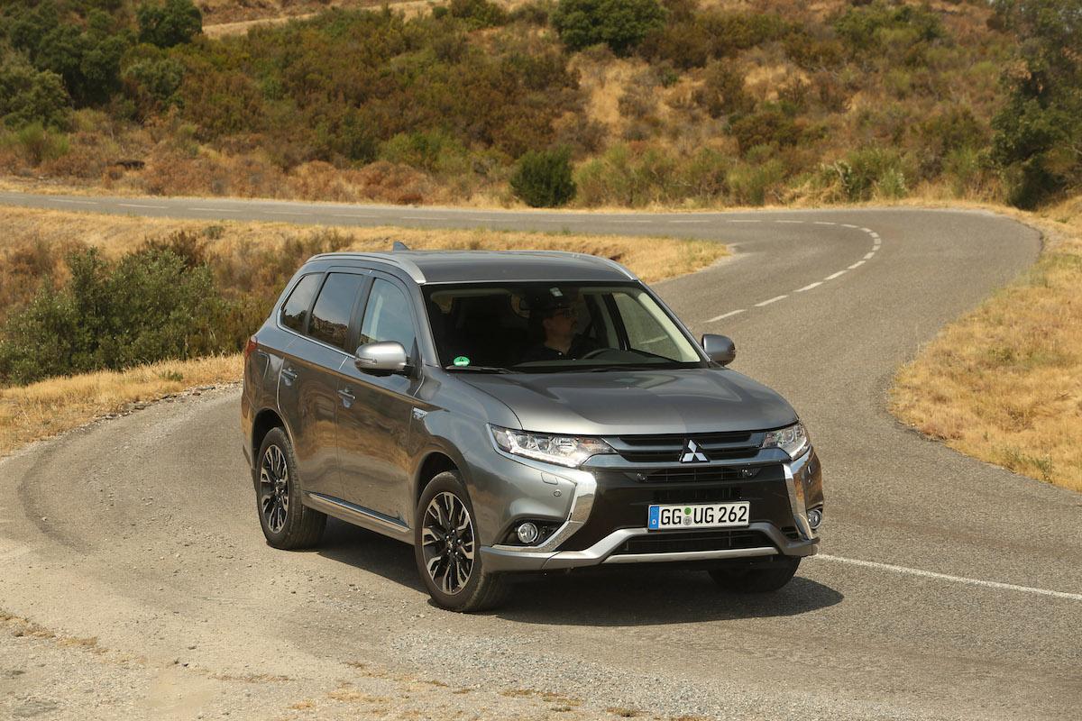 mistubishi-outlander-phev-2015_04