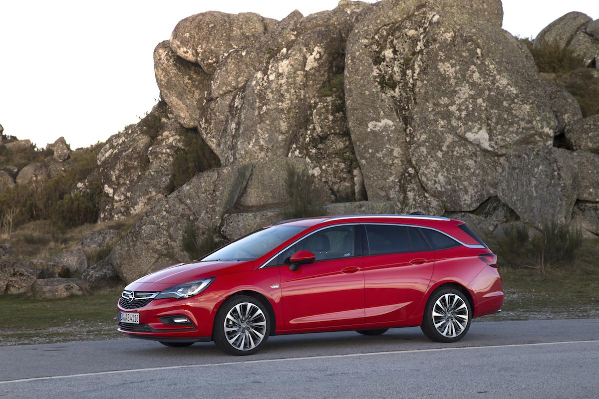 opel-astra-sports-tourer-rijtest-2016