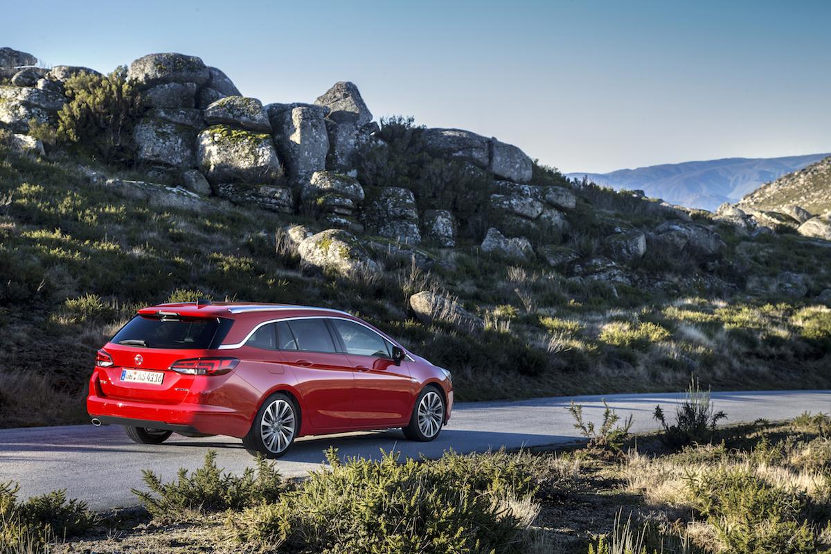 opel-astra-sports-tourer-rijtest-2016