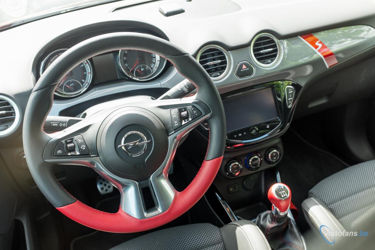 duotest-opel-adam-s-vs-abarth-595-competizione