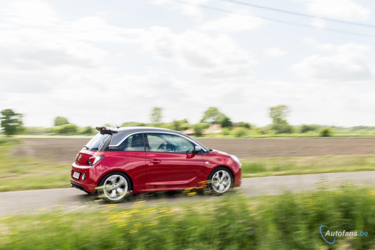 duotest-opel-adam-s-vs-abarth-595-competizione