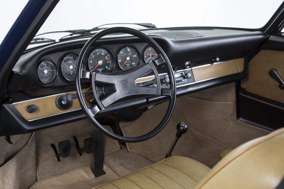 porsche-911-classic-dashboard