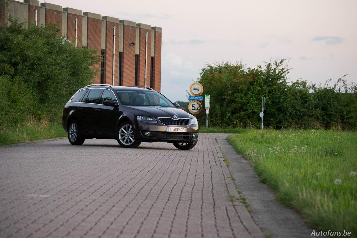 skoda-octavia-combi-2013-rijtest