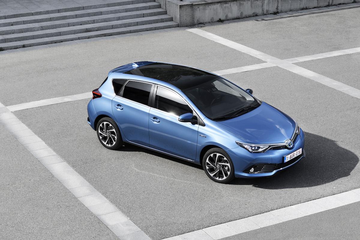 Rijtest-Toyota-Auris-Hybrid-2015_01