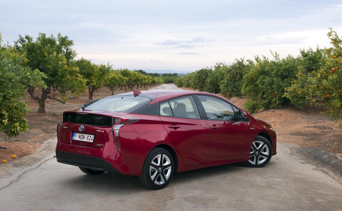  2016_toyota_prius