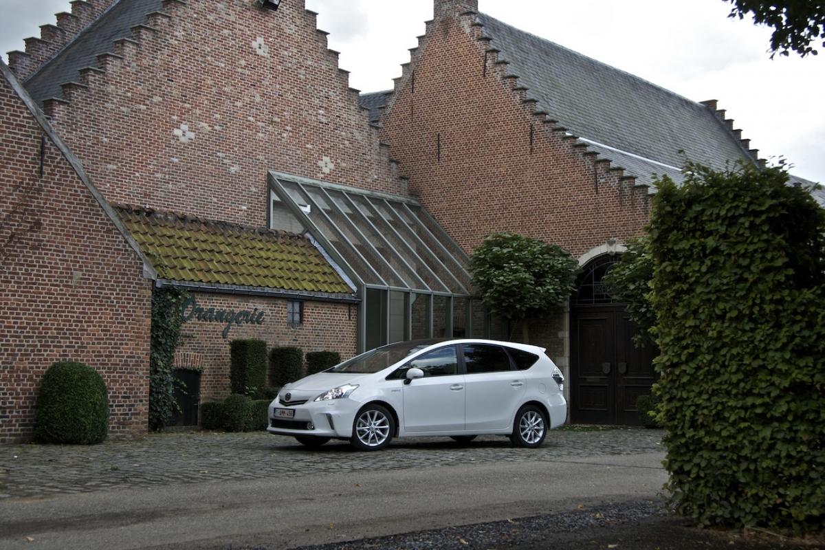 toyota prius+ rijtest