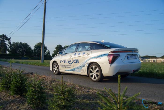 toyota-mirai-hydrogen-2017-rijtest