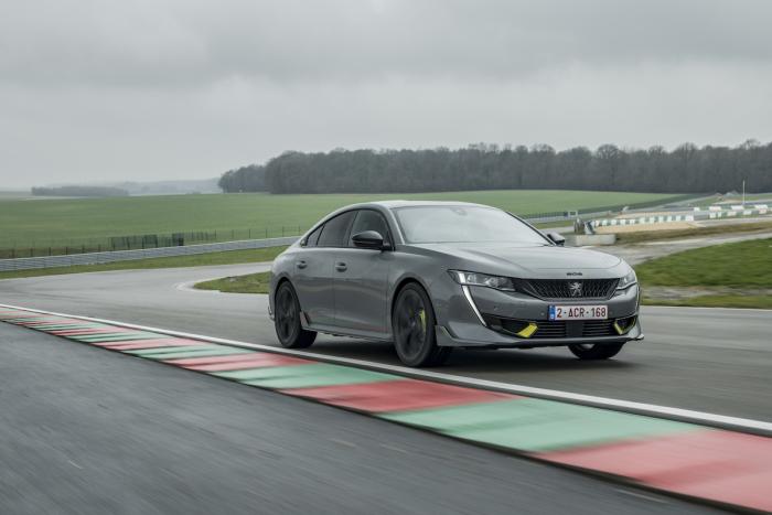 Peugeot 508 PSE rijtest 2021