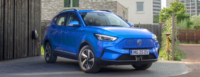 MG ZS EV Standard Range Longe Range facelift rijtest 2022