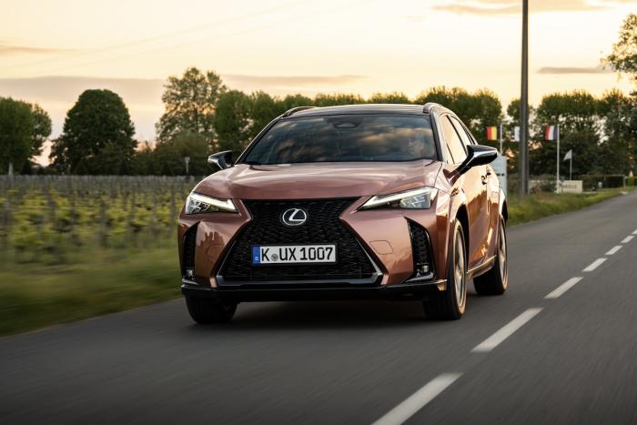 Test Lexus UX 300h 2024