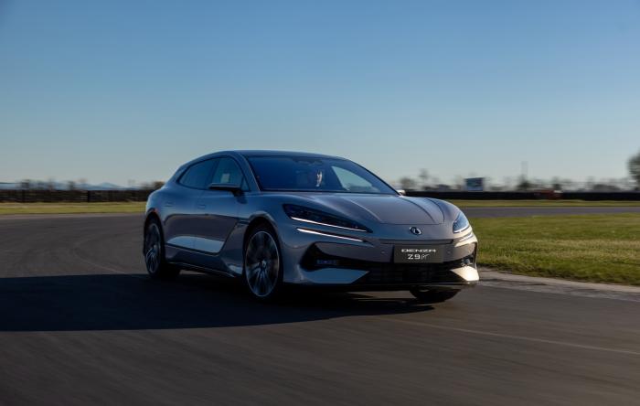 Denza Z9GT 2025 rij impressie