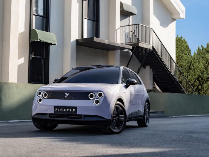 Firefly EV test review video info Belgie 2025