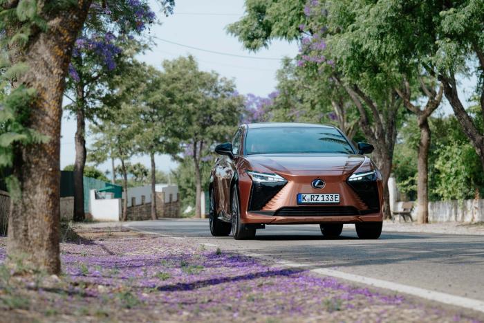 Lexus-RZ-2025
