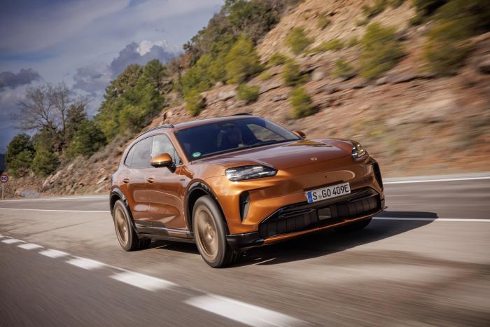 Porsche Cayenne Electric instapper basisversie test review info autofans