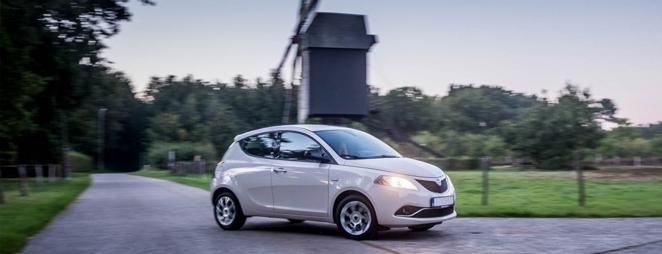 lancia ypsilon 1.2 fire rijtest facelift 2015 2016