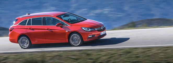  opel-astra-sports-tourer-rijtest-2016