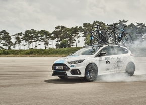 ford_2017_focus_rs_teamsky_01