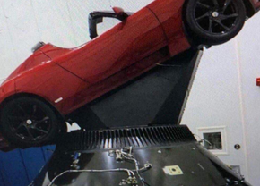 tesla-roadster-in-to-space-thumb