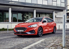 ford-focus-st-wagon-2019-official_6