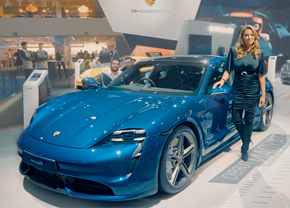 Porsche Taycan Veronique De Kock Autosalon Brussel Autofans 2020