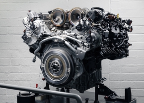Bentley Ultra Performance V8 Hybrid 2024
