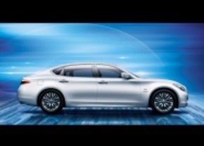 Ook verlengde Infiniti M staat in Peking