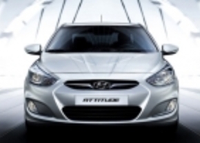 Huh? Dodge stelt nieuwe Attitude voor... met Hyundai-logo