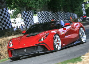 ferrari-f12-trs-2015_01