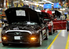 2015-ford-mustang-production-at-flat-rock-assembly-plant-michigan_01