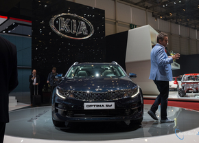 live-in-geneve-2016-kia-optima-sw-autofans-foto-1002