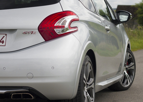 Peugeot-208-R