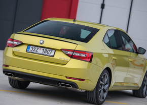 skoda-superb-sportline-dragon-skin-gold_02