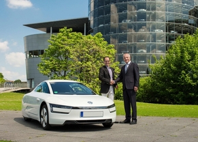 volkswagen-xl1-delivery