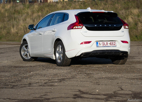 volvo v40