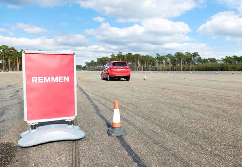ford-driving-skills-for-life-2015_02
