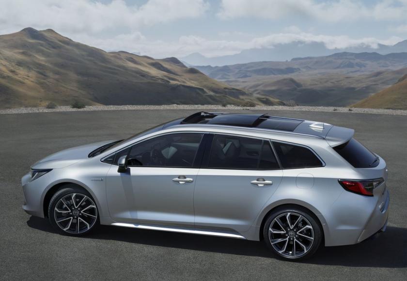 toyota-corolla-touring-sports-2018-no-auris-official_2
