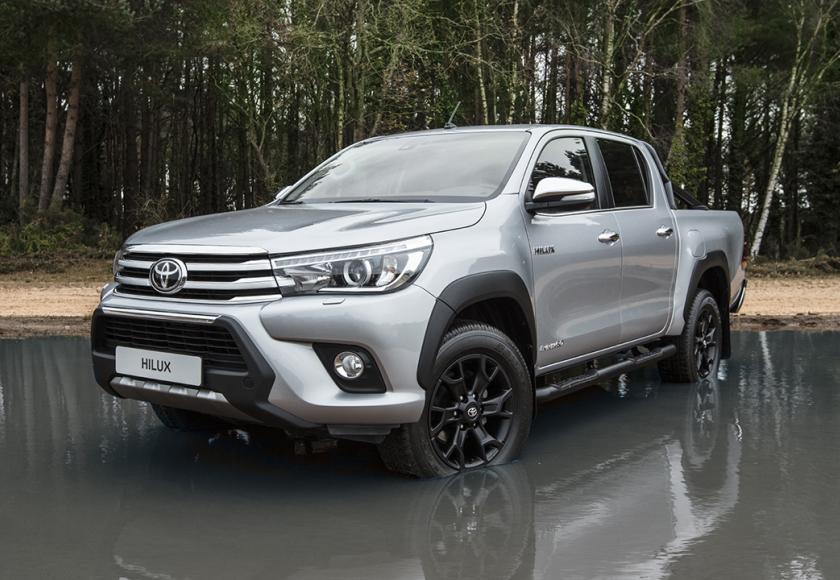 toyota-hilux-invincible-50-black-edition