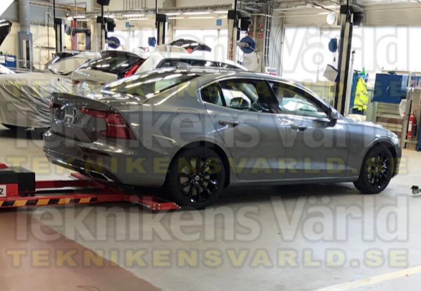 volvo-v60-leak