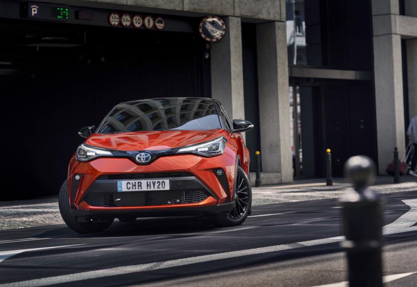 Toyota C-HR 2.0 Hybrid review rijtest prijs