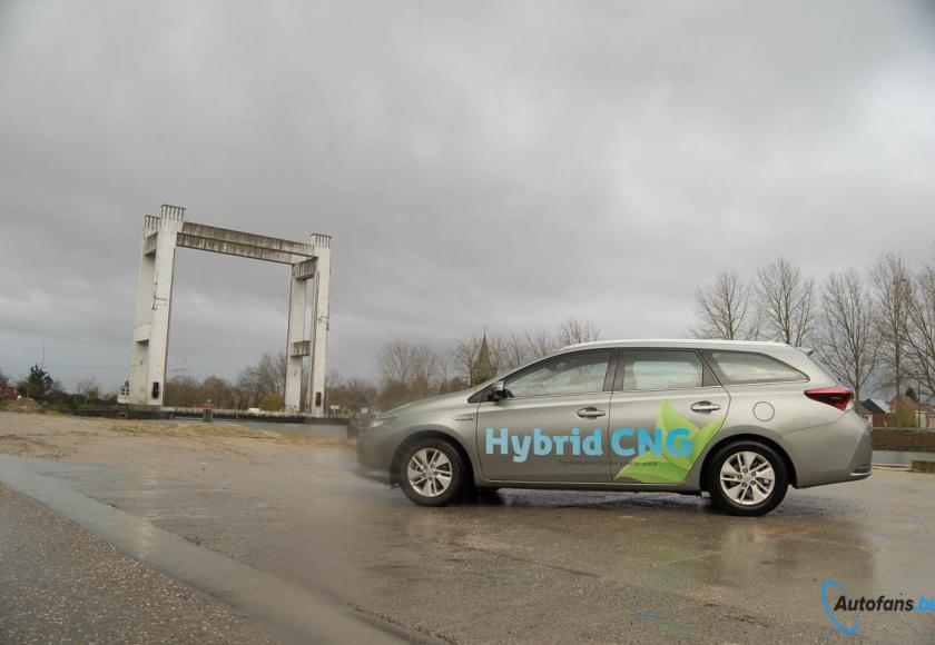 toyota auris hybrid tourer cng test autofans 2018