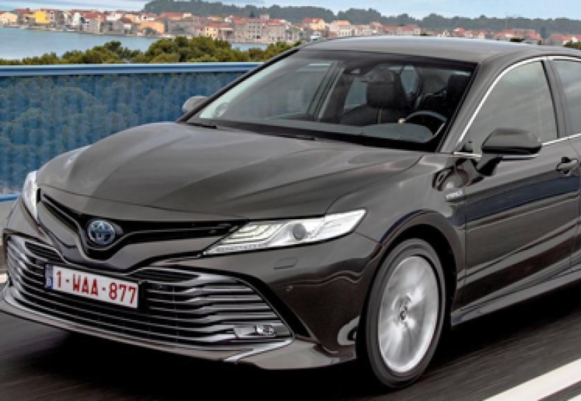 Toyota Camry rijtest review 2020 autofans