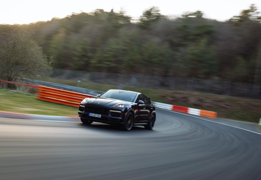 Porsche Cayenne Performance record Nürburgring 2021